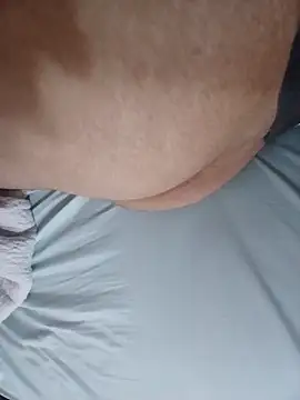 Actingezequielprado online show from October 2025 09:33:01 AM