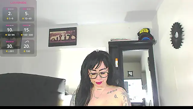 Snapshot of Vicky_hotmilf chatting on November 2025 11:13:02 AM Vicky hotmilf online show from November 2025 11:13:02 AM