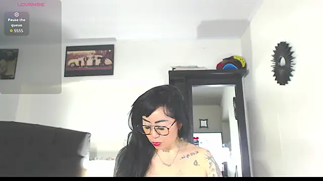 Snapshot of Vicky_hotmilf chatting on October 2025 01:43:02 PM Vicky hotmilf online show from October 2025 01:43:02 PM