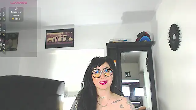 Snapshot of Vicky_hotmilf chatting on November 2025 09:13:01 AM Vicky hotmilf online show from November 2025 09:13:01 AM