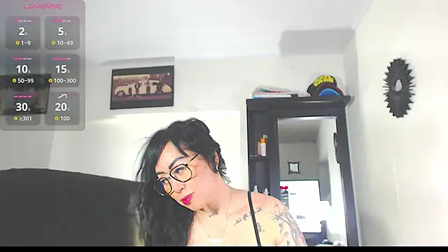 Snapshot of Vicky_hotmilf chatting on October 2025 10:47:02 AM Vicky hotmilf online show from October 2025 10:47:02 AM