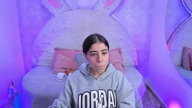 Gaby louse online show from April 2026 08:21:01 PM