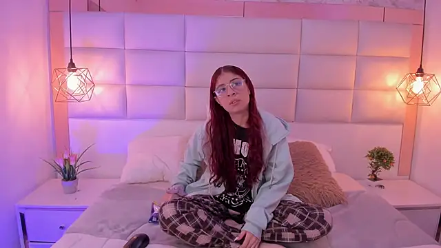 Gaby louse online show from December 2025 07:35:01 PM