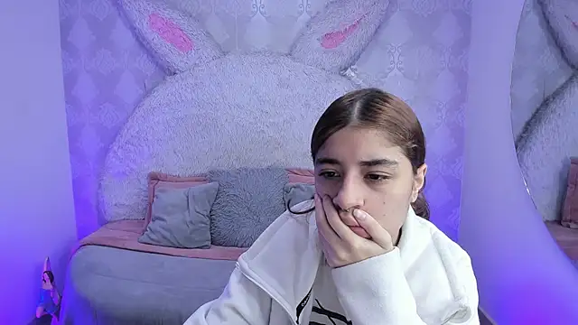 Gaby louse online show from June 2026 07:18:02 PM