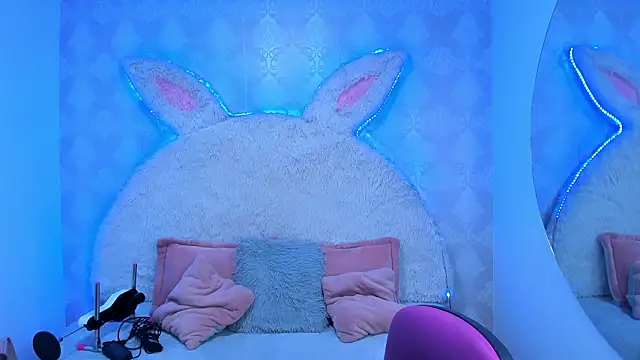 Gaby louse online show from March 2026 07:25:01 PM