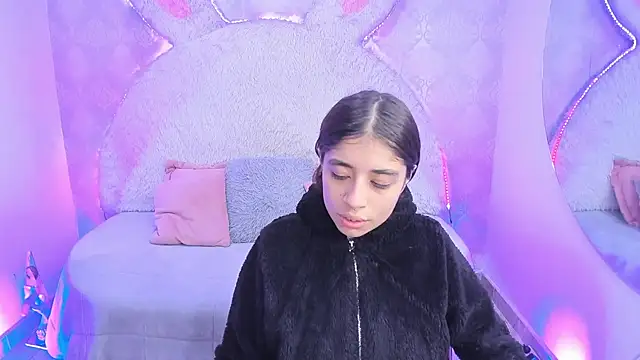 Gaby louse online show from April 2026 07:18:01 PM