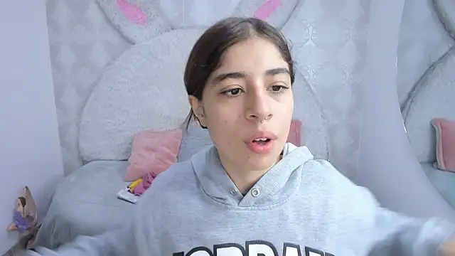 Gaby louse online show from April 2026 07:09:01 PM