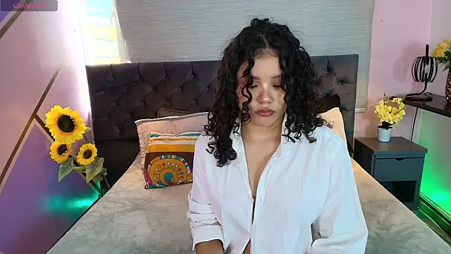 Annie Lii online show from November 2025 12:44:02 PM