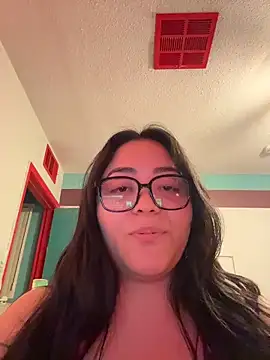 Snapshot of MyHoneyFrida chatting on June 2026 04:43:02 AM MyHoneyFrida online show from June 2026 04:43:02 AM