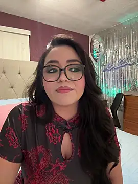 Snapshot of MyHoneyFrida chatting on December 2025 01:42:01 AM MyHoneyFrida online show from December 2025 01:42:01 AM