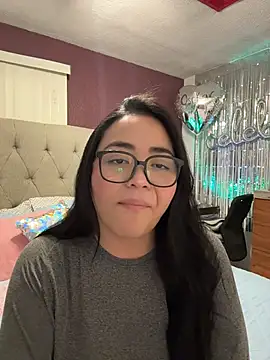 Snapshot of MyHoneyFrida chatting on December 2025 04:34:02 AM MyHoneyFrida online show from December 2025 04:34:02 AM