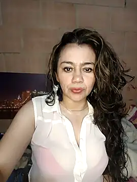 sexy-latina1 online show from October 2025 03:00:02 PM