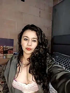 sexy-latina1 online show from October 2025 05:13:02 PM