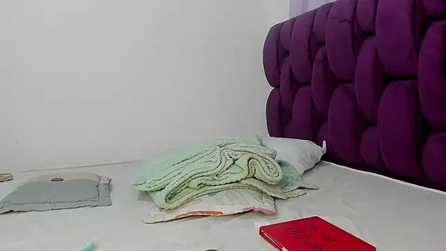 berenicelV online show from December 2025 02:28:02 AM