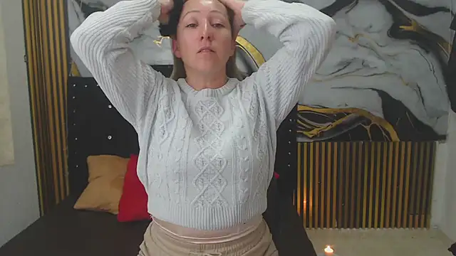 swetchrystal online show from October 2025 02:15:01 AM