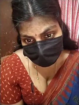 Snapshot of Nithiila chatting on November 2025 06:03:01 AM Nithiila online show from November 2025 06:03:01 AM