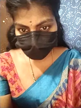 Snapshot of Nithiila chatting on November 2025 05:03:01 AM Nithiila online show from November 2025 05:03:01 AM