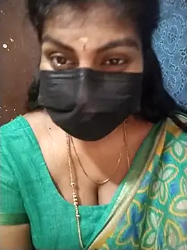Snapshot of Nithiila chatting on October 2025 04:02:01 AM Nithiila online show from October 2025 04:02:01 AM