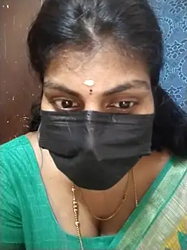 Snapshot of Nithiila chatting on October 2025 04:40:02 PM Nithiila online show from October 2025 04:40:02 PM
