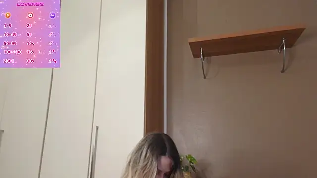 ScarletVerdi online show from December 2025 08:48:02 AM