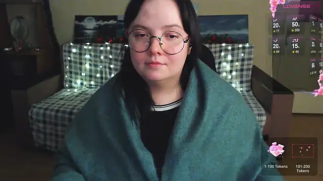 Snapshot of EmillyBones chatting on December 2025 07:38:01 PM EmillyBones online show from December 2025 07:38:01 PM