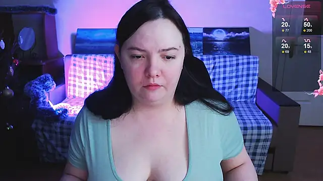 Snapshot of EmillyBones chatting on January 2026 07:21:01 PM EmillyBones online show from January 2026 07:21:01 PM