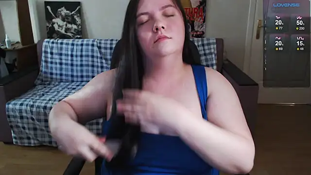 Snapshot of EmillyBones chatting on May 2026 03:34:01 PM EmillyBones online show from May 2026 03:34:01 PM