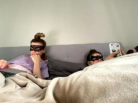 fluff twinss online show from October 2025 12:57:02 PM