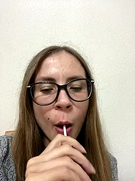 Snapshot of SophieDesire chatting on September 2025 07:49:01 PM SophieDesire online show from September 2025 07:49:01 PM