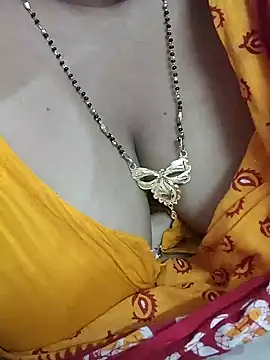 Snapshot of desi_boudi87 chatting on February 2026 05:18:01 AM desi boudi87 online show from February 2026 05:18:01 AM