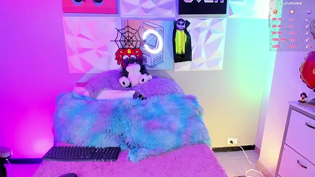 LindaWz  online show from October 2025 04:02:02 AM