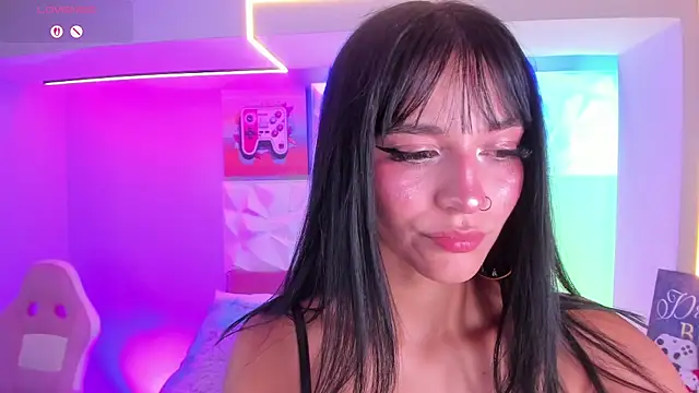 LindaWz  online show from November 2025 04:05:01 AM