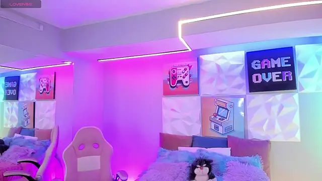 LindaWz  online show from November 2025 04:39:01 AM