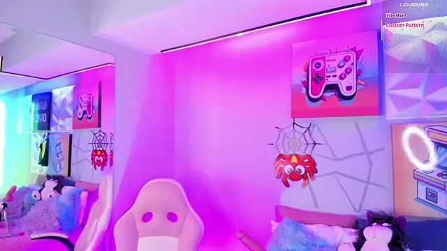 LindaWz  online show from October 2025 06:32:01 AM