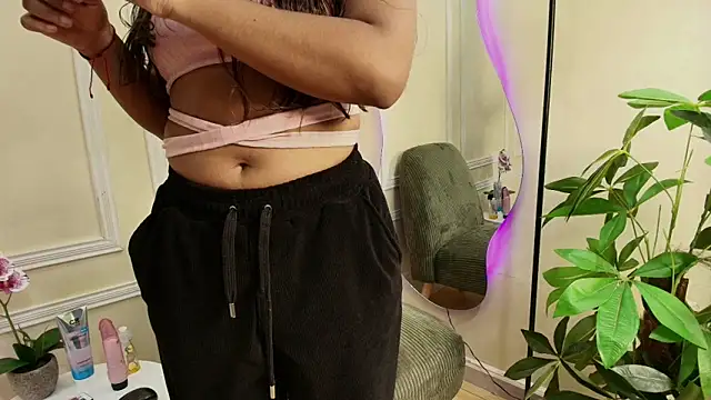 keila hott20 online show from September 2025 12:56:02 PM