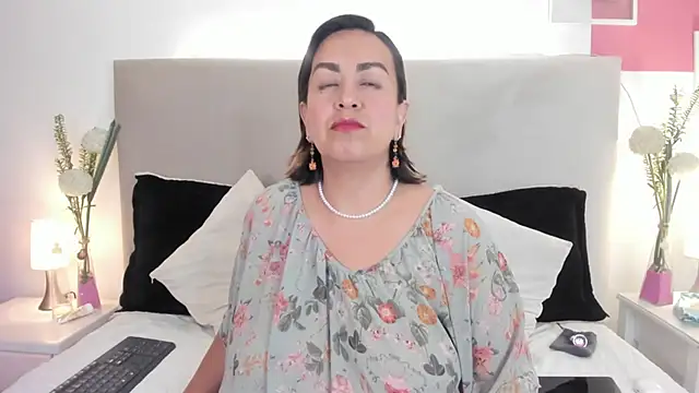 Angel Velvet online show from March 2026 10:00:02 PM