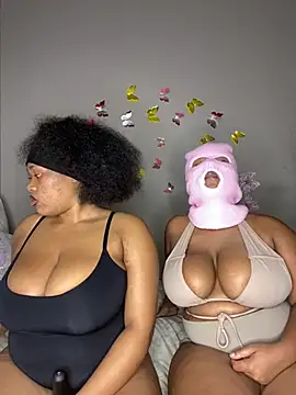 JuicyMellow21 online show from April 2026 11:30:02 PM