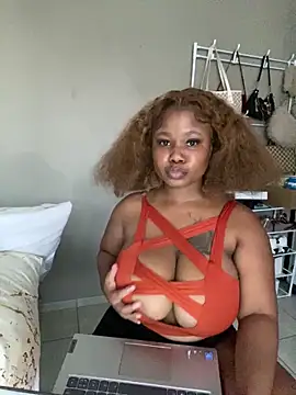 JuicyMellow21 online show from February 2026 04:39:02 PM