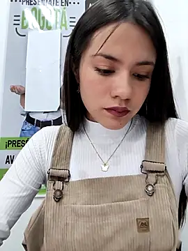 Snapshot of CHARLOTTE__05 chatting on December 2025 12:11:01 PM CHARLOTTE 05 online show from December 2025 12:11:01 PM