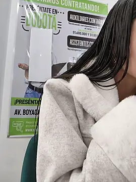 Snapshot of CHARLOTTE__05 chatting on December 2025 12:04:01 PM CHARLOTTE 05 online show from December 2025 12:04:01 PM