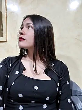 Snapshot of CHARLOTTE__05 chatting on October 2025 01:56:02 PM CHARLOTTE 05 online show from October 2025 01:56:02 PM