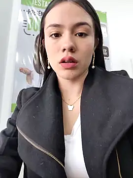 Snapshot of CHARLOTTE__05 chatting on November 2025 12:28:01 PM CHARLOTTE 05 online show from November 2025 12:28:01 PM