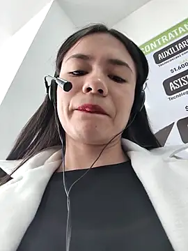 Snapshot of CHARLOTTE__05 chatting on November 2025 01:25:01 PM CHARLOTTE 05 online show from November 2025 01:25:01 PM