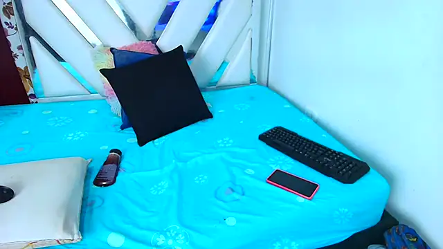 BellaBelluci online show from November 2025 07:39:01 PM