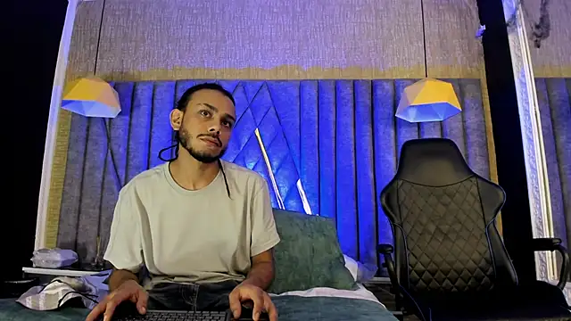 Boss Domiinator online show from November 2025 04:07:01 AM