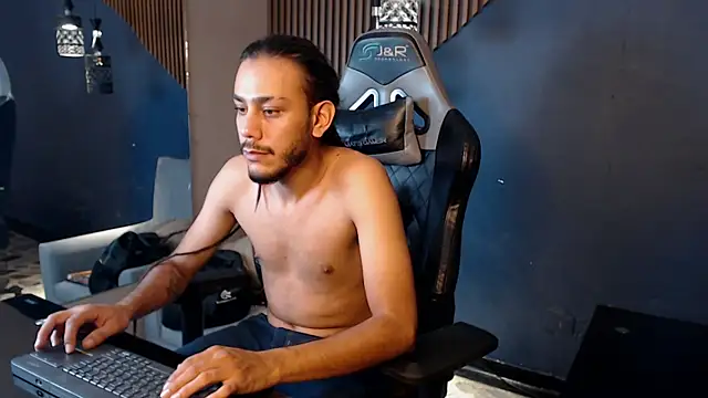 Boss Domiinator online show from September 2025 04:01:01 AM