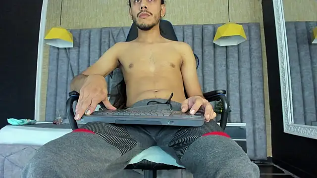 Boss Domiinator online show from December 2025 03:56:01 AM