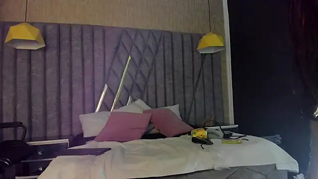 Boss Domiinator online show from November 2025 03:32:01 AM