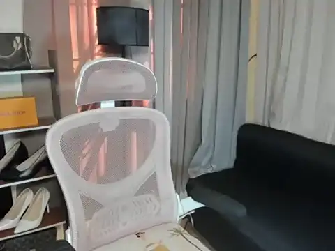 Snapshot of Seductive_Margaux chatting on December 2025 08:09:02 AM Seductive Margaux online show from December 2025 08:09:02 AM