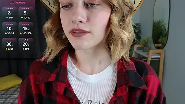 HollieCollelo online show from November 2025 03:11:02 AM